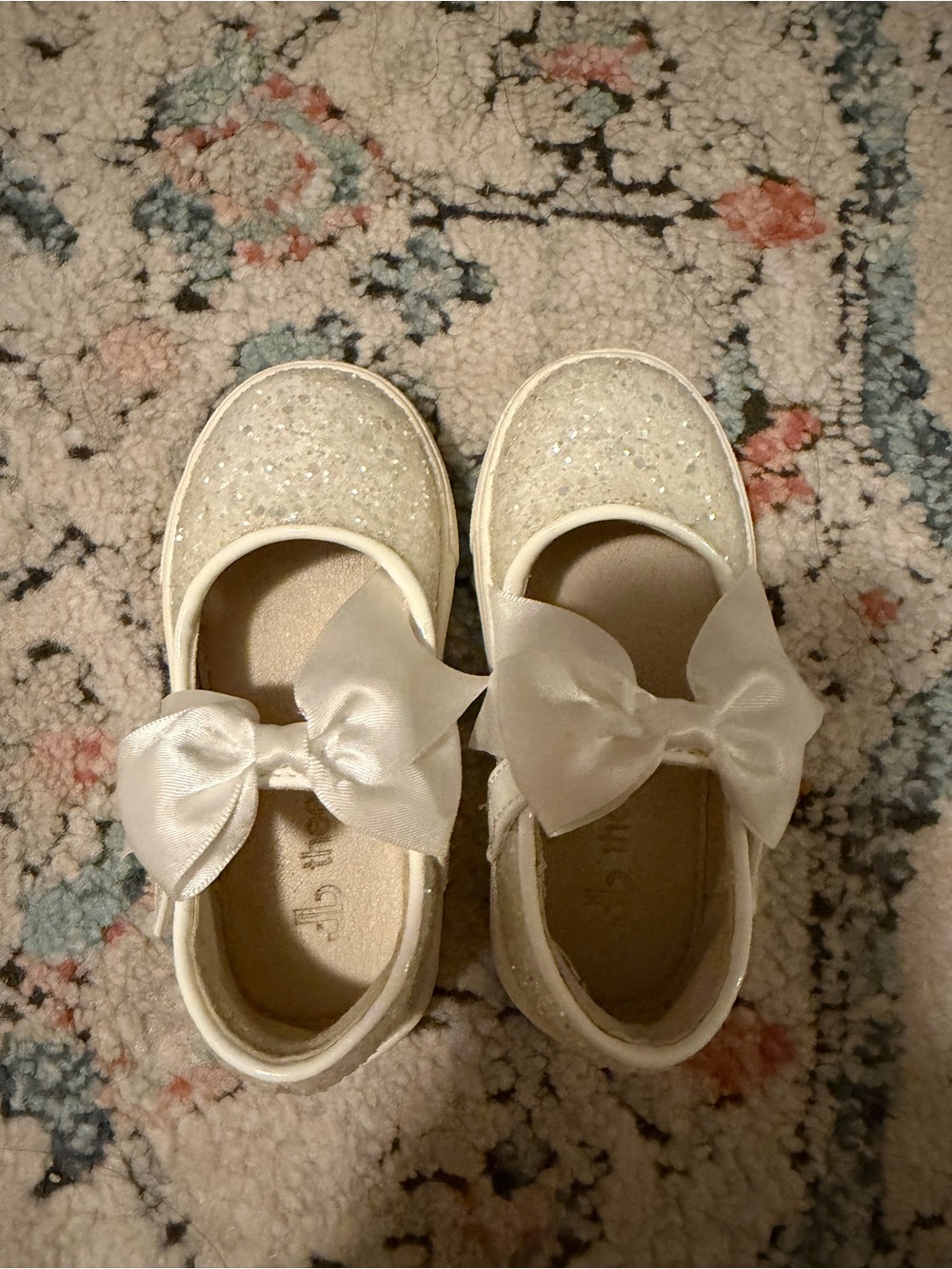Girls Sparkle Bow Dress Shoes in Ivory size 6 like new worn twice
